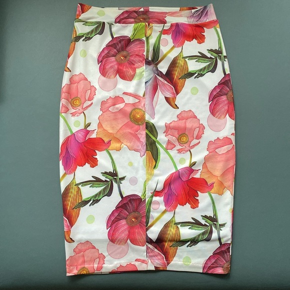 Carol Ginter. Set of two pieces.  Flower pattern. Good quality exclusive design - Picture 5 of 12